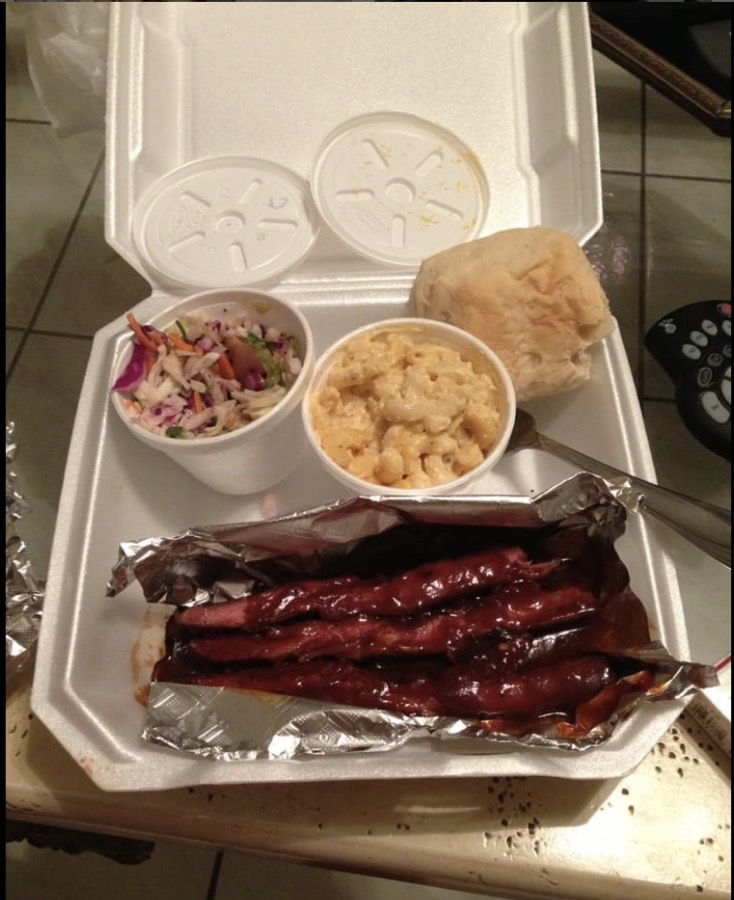 Ribs-N-Ah-Basket rib plate with mac and cheese, coleslaw, and a roll